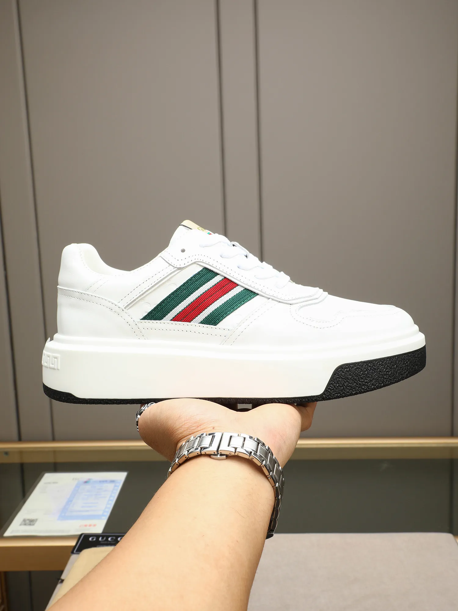 Men's shoes 💰480 New men's shoes GUCCI Fashion trend Made of first-layer calfskin ➕ washed sheep lining! The foot feels super comfortable and the workmanship is impeccable. Foam ultra-light outsole, size: 38-44 (45 customized) 3 colors to choose from!